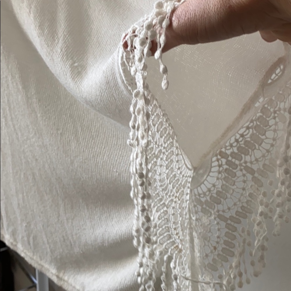 White lace shawl - Picture 3 of 5